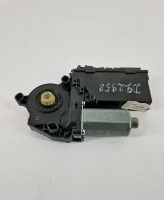 Volkswagen Touareg I Rear door window regulator motor 0130821764