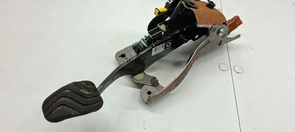 Nissan X-Trail T32 Clutch pedal 465034BG2B