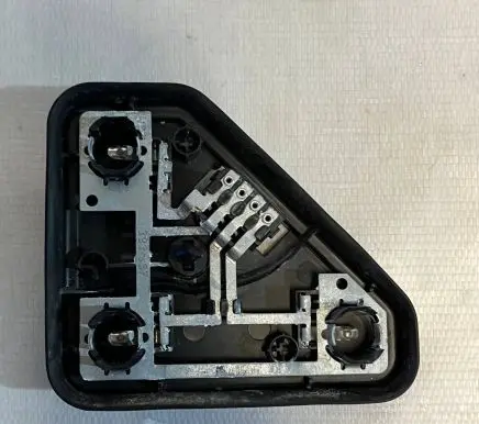 BMW 5 E39 Tail light bulb cover holder 8371325 393405