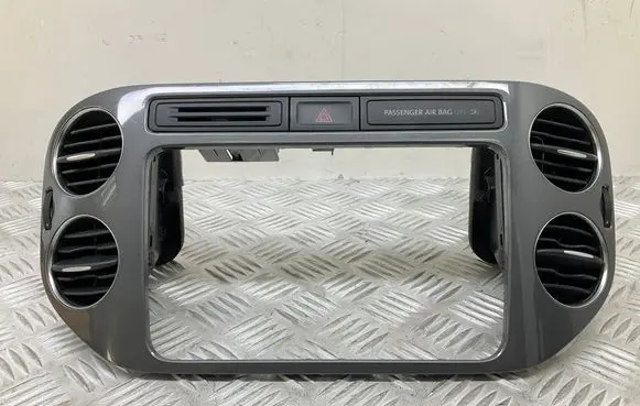 Volkswagen Tiguan Dash center air vent grill 5N0858071E 5N0819061B 5N0819062B