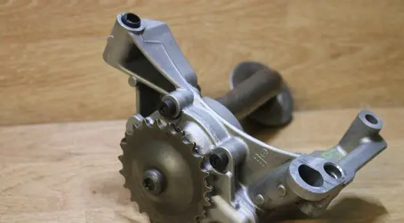 Volkswagen PASSAT B6 Oil pump 038115105C