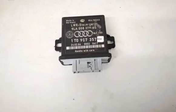Volkswagen Golf V Light module LCM 1t0907357 5la008379-60