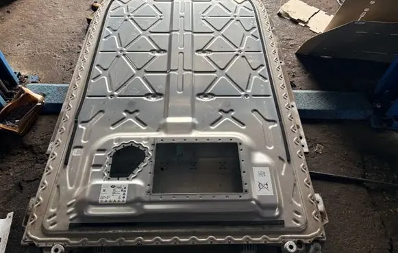 Jaguar I-Pace Hybrid/electric vehicle battery tray M9D310B759AE
