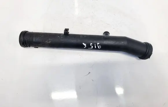 Volkswagen Golf V Engine coolant pipe/hose 032121065G