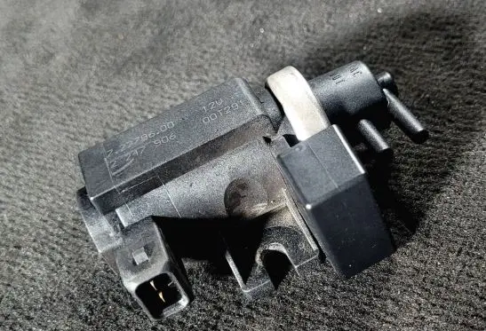 BMW 5 E39 Turbo solenoid valve 2131980 805729