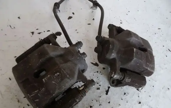Toyota Prius (XW20) Front brake caliper