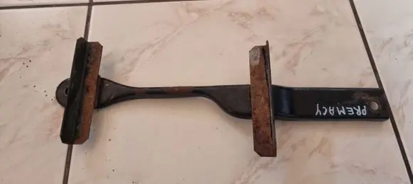 Battery bracket