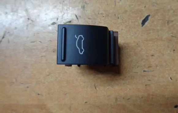 Volkswagen PASSAT B7 Tailgate opening switch 3AA959831