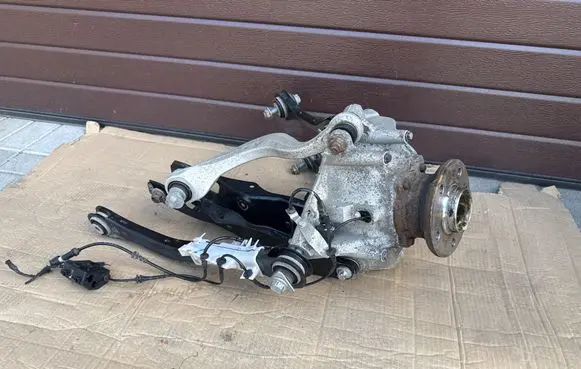 BMW X7 G07 Rear wheel hub 6876654 6895673 6878030