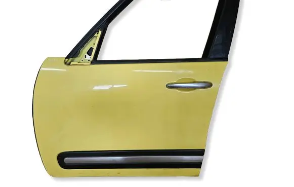 Fiat 500L Front door 