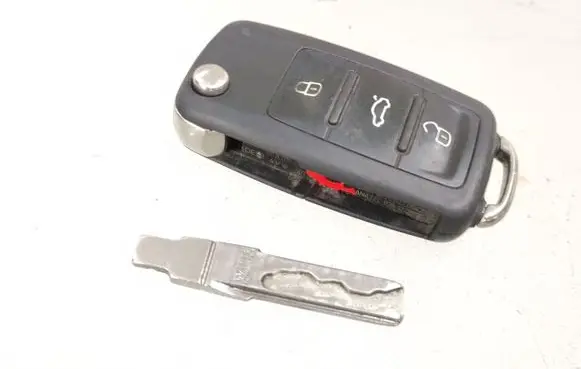Volkswagen Caddy Ignition key/card 5K0837202CT