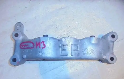 Peugeot 308 Engine mounting bracket 9655923080
