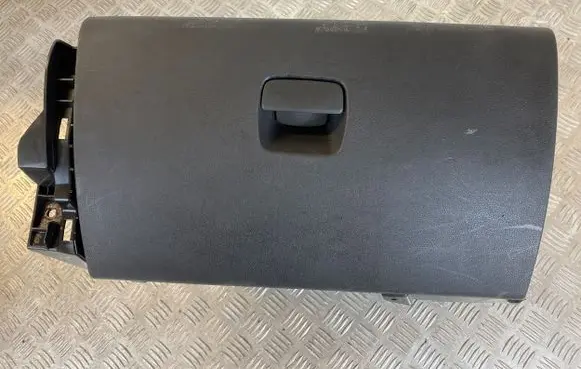 Opel Vivaro Glove box 681084386R 93454260