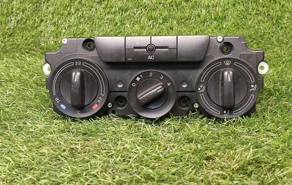 Skoda Octavia Mk2 (1Z) Climate control unit 1Z0820047K 5HB00886410