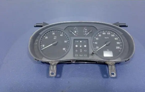 Opel Vivaro Speedometer (instrument cluster) P8200006339A