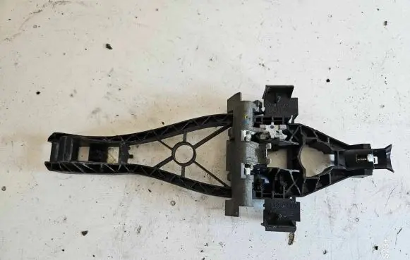 Volvo V50 Front door exterior handle/bracket 30663865