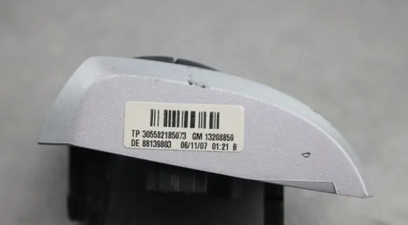 Opel Astra H Steering wheel buttons/switches 13208859