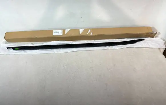 BMW 2 Active Tourer U06 Front door trim (molding) 8496304