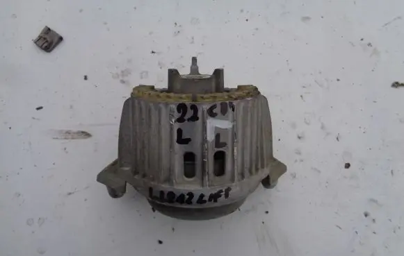 Mercedes-Benz E W212 Engine mount bracket A2122400000