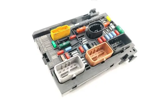Peugeot 308 Fuse module 9664706280