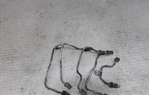 Toyota Avensis T220 Fuel injector supply line/pipe 