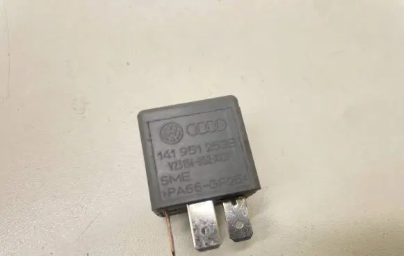 Volkswagen Polo Other relay 141951253B V23134B52X227