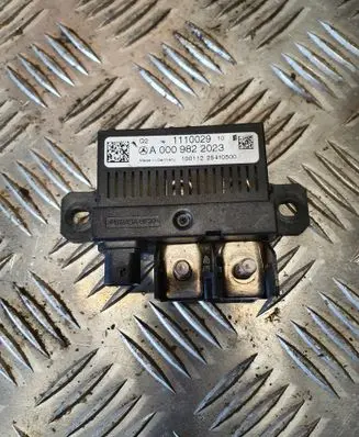 Mercedes-Benz S W221 Charging relay A0009822023