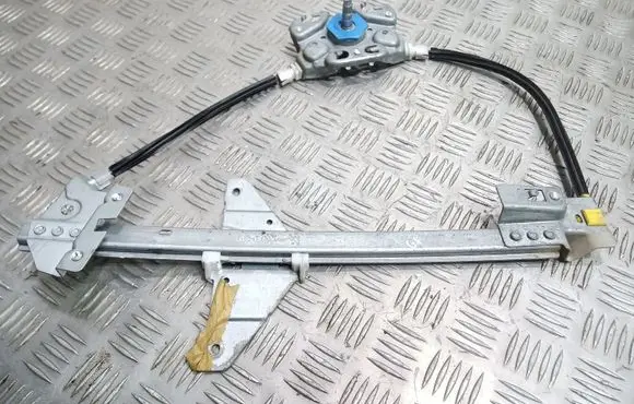 Rear door manual window regulator