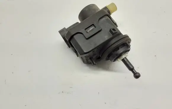 Headlight level adjustment motor