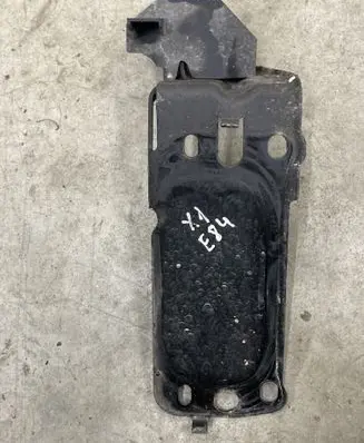 BMW X1 E84 Radiator mount bracket 7117811 23781010