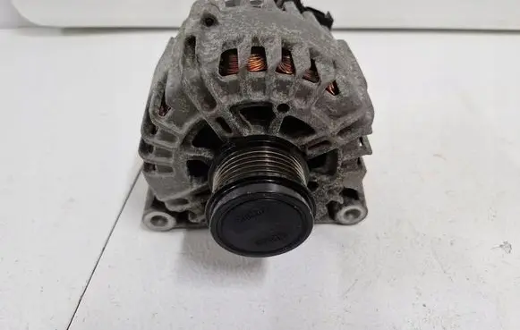 Volvo V40 Generator/alternator 31285399