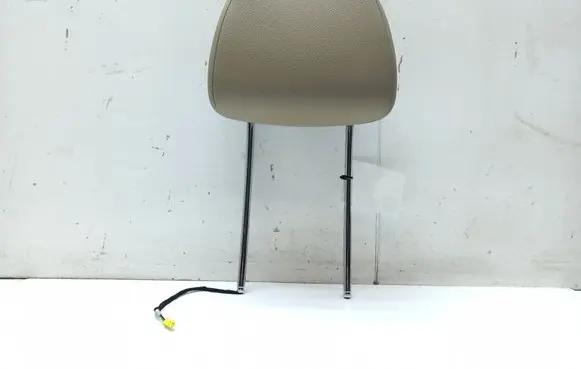 Mercedes-Benz C W204 Front seat headrest 
