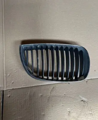 BMW 1 E81 E87 Front grill 22405910