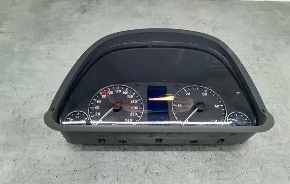 Speedometer (instrument cluster)