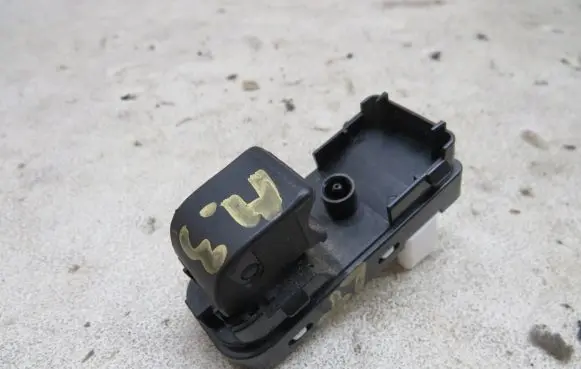 Mazda 3 II Electric window control switch
