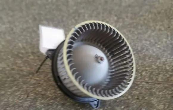 Mazda 323 Heater fan/blower 8940000060