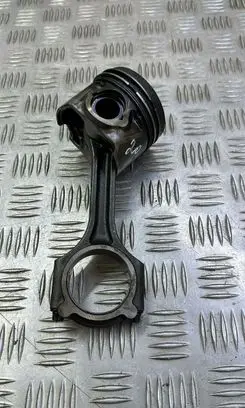 KIA Soul Piston with connecting rod
