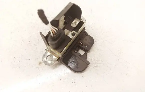 Volkswagen Golf VI Tailgate/trunk/boot lock/catch/latch 5K0827505A