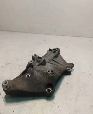 Renault Megane III A/C compressor mount bracket 8200100146