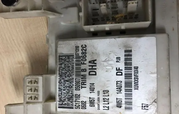 Ford S-MAX Fuse box set 30S519100507 000280