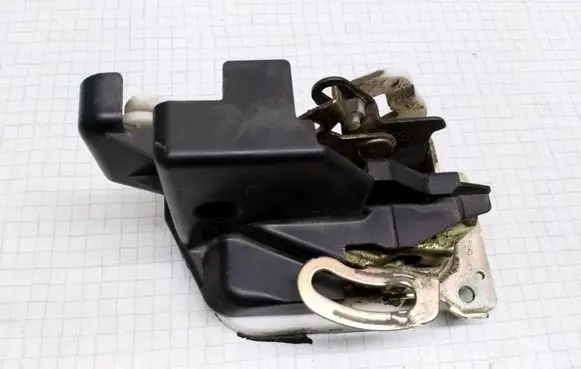 Mitsubishi Space Wagon Rear door lock