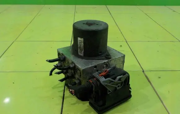 Volkswagen Tiguan ABS Pump 16131914M