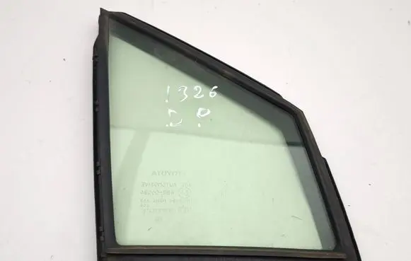 Toyota Prius (XW50) Front door vent window glass four-door 6821547010