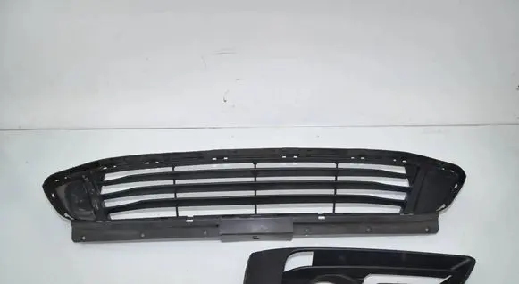 BMW 2 F46 Front bumper lower grill 7301566 7328682 51117301566