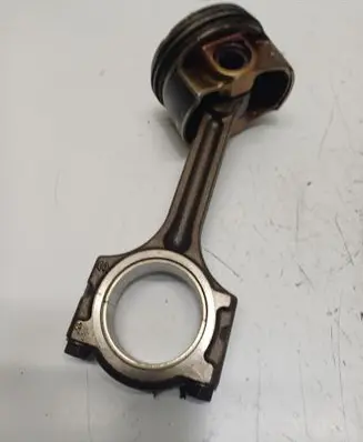Nissan Qashqai Piston with connecting rod 08091