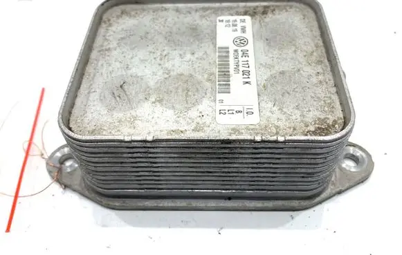 Volkswagen Golf VII Engine oil radiator 04E117021K