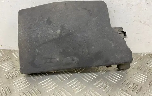 Toyota Verso Fuse box cover 826620F260