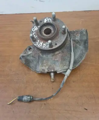 KIA Carens II Front wheel hub