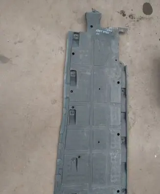 Seat Exeo (3R) Center/middle under tray cover 
