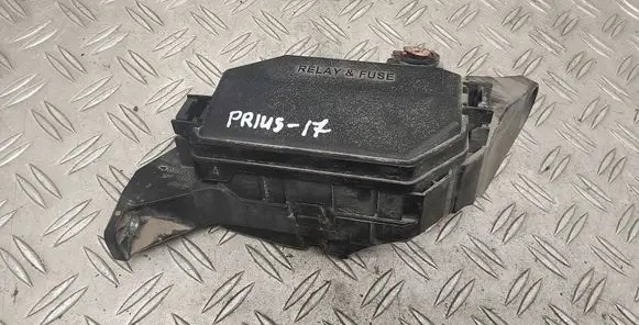 Toyota Prius (XW50) Fuse box set 8266247190